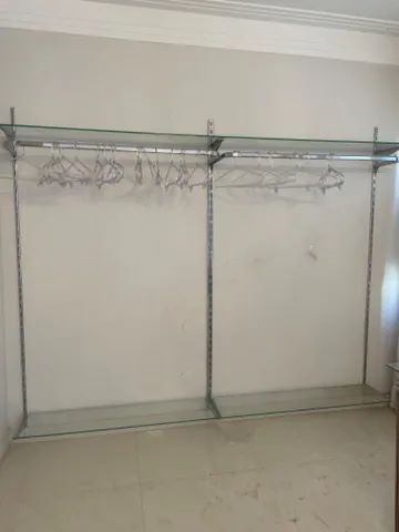 Vendo Prateleiras e Cabideira para loja - Foto 2