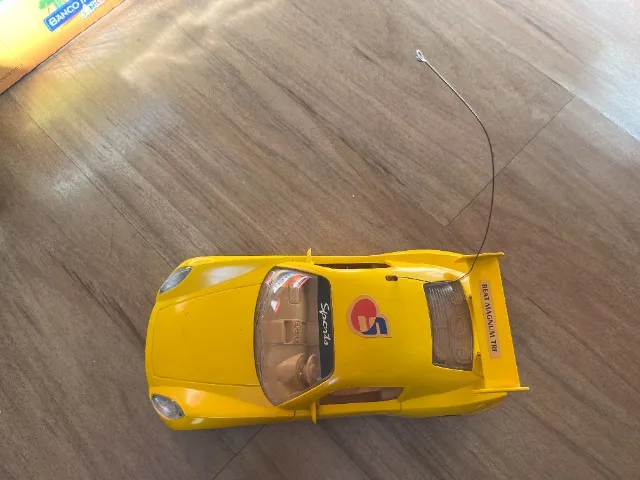 Carro de Controle Remoto Drift c/ Carregador Amarelo