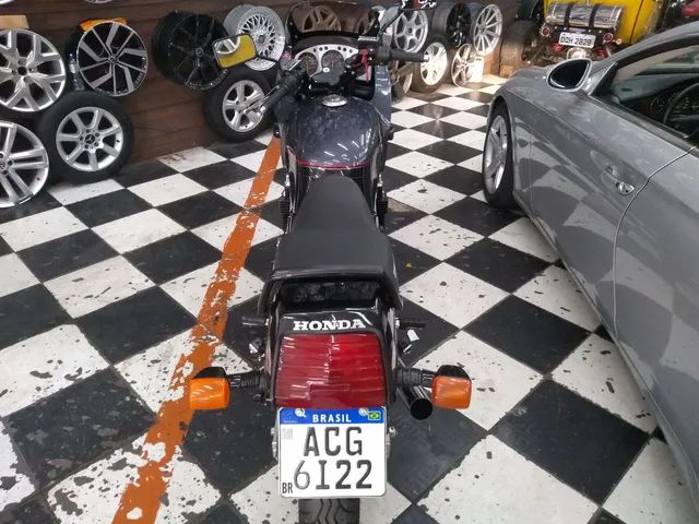 CBX 750 Hollywood 87 com 60 mil km - Garagem de Antigos