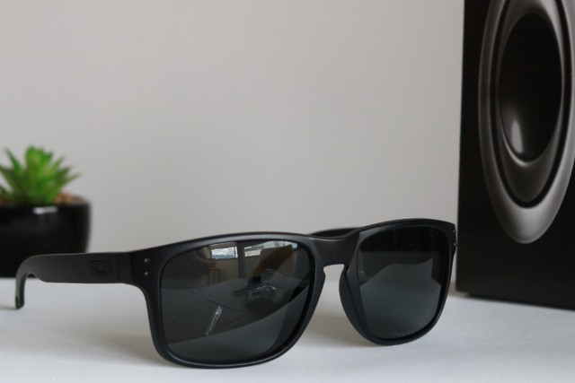 oculos de sol Oakley - Foto 2