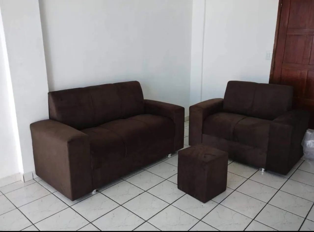 Jogo de sofá 2/3 lugares mais puff de brinde entrega grátis  - Foto 4