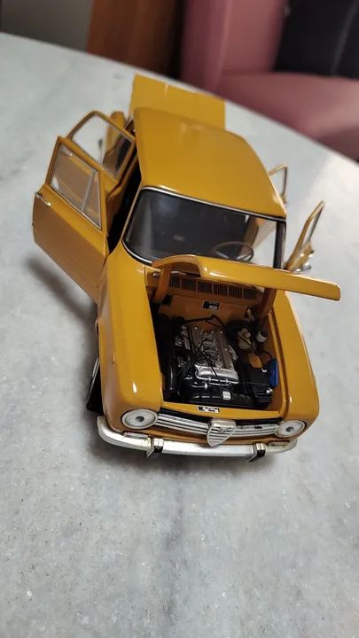 Miniatura Alfa Romeo Giulia Mini Champs escala 1:18 - Foto 2