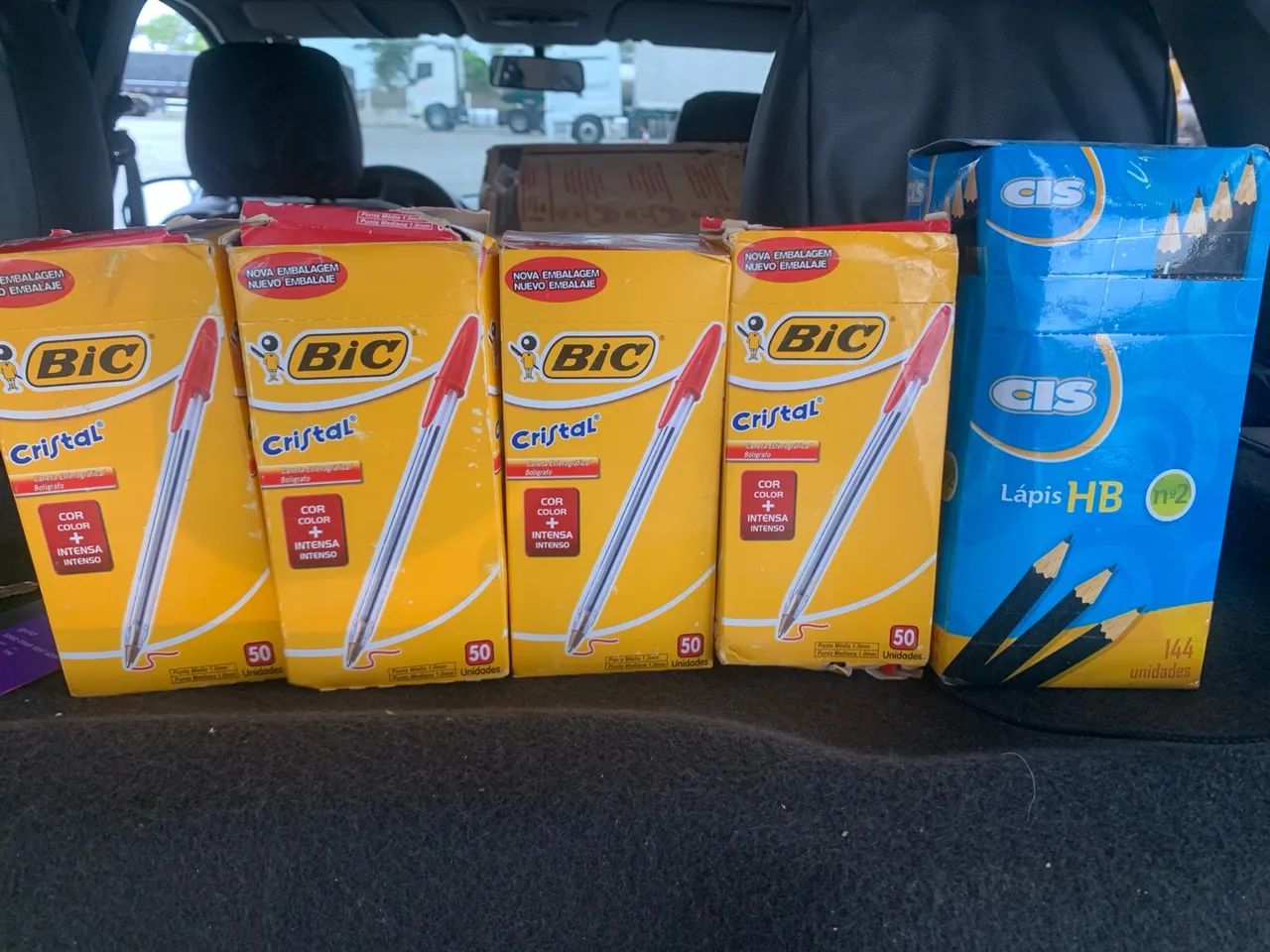 Caixas de caneta Bic Cristal vermelha e 1 caixa de lápis fechado - Foto 3