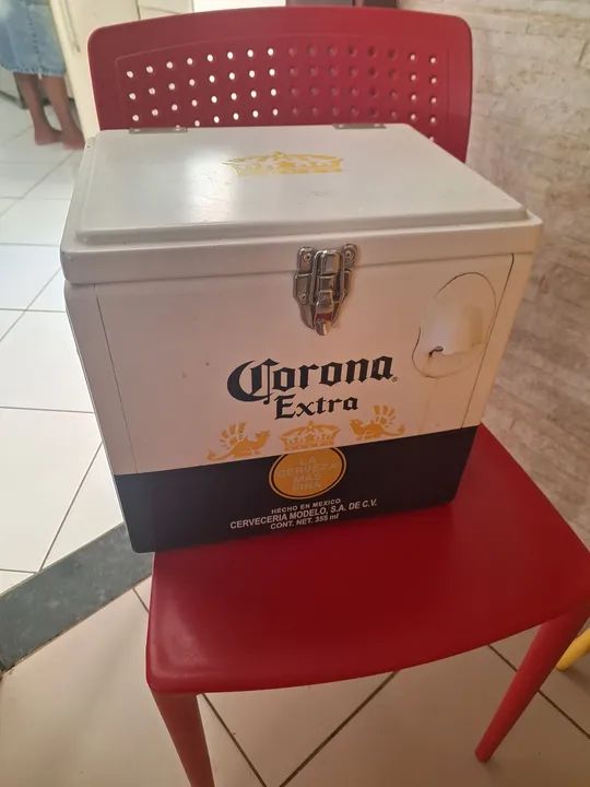 Caixa Térmica 15 Litros Corona Extra com abridor e alça 