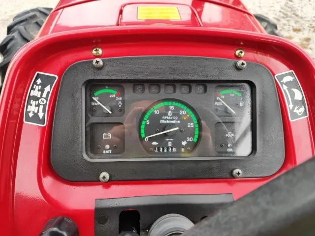 TRATOR marca Mahindra, modelo 8000 4Wd - Foto 6