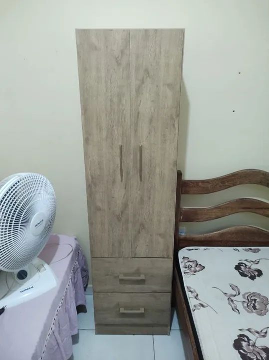 Guarda roupa pequeno 2 gavetas