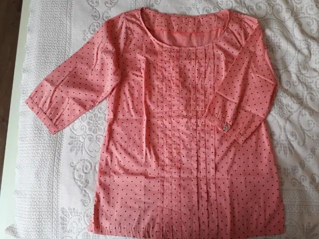Camisa de algodão, coral com bolinhas pretas, M.