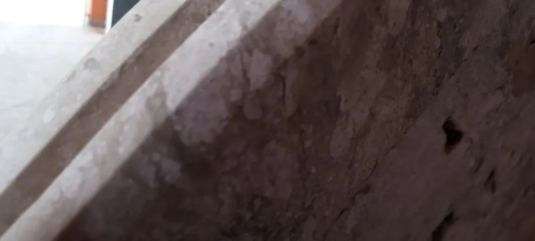 Pedra de mármore travertino  1.60 por 1.60 mts + pernas mesa - Foto 4