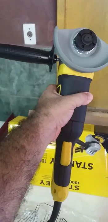 Lixadeira Stanley 1000watts nova zero na caixa  - Foto 3