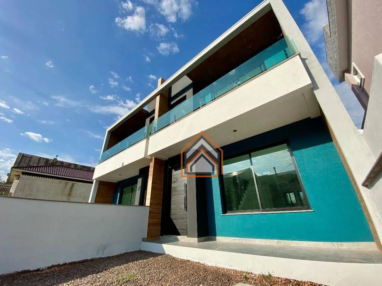 Sobrado com 3 dormitórios à venda, 127 m² por R$ 650.000,00 - Mário Quintana - Porto Alegr