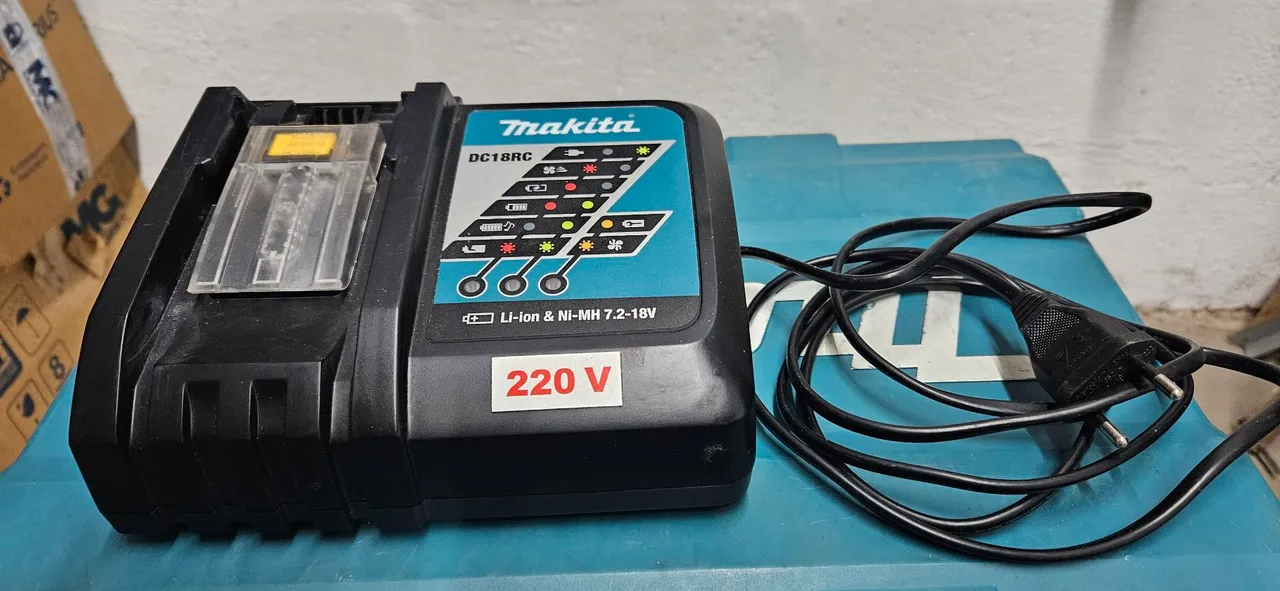 Carregador de Bateria Makita DC18RC 7.2-18V