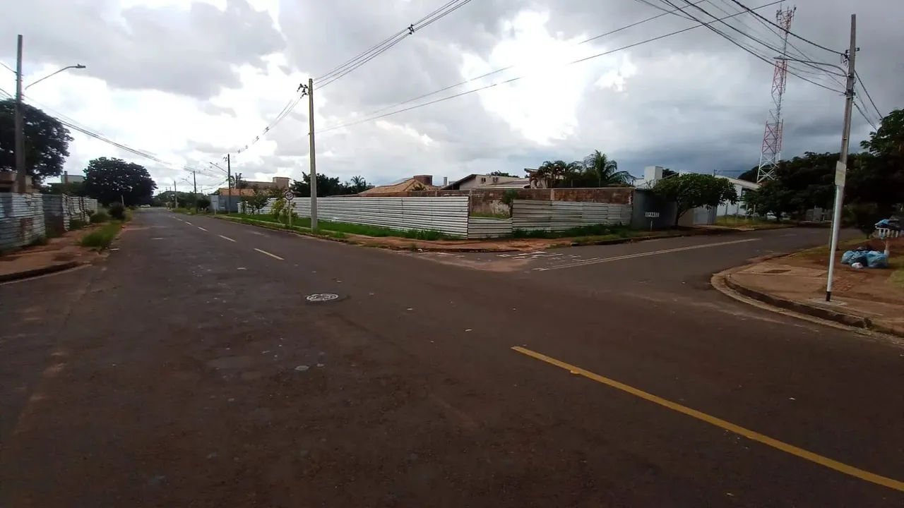 Terreno 900 m² - Três frente - duas esquinas - Vila Nascente