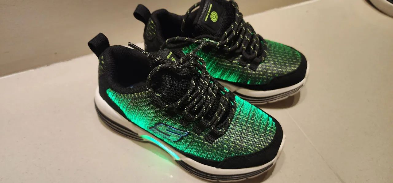 Tênis Infantil Skechers com Luz - Tamanho 27
