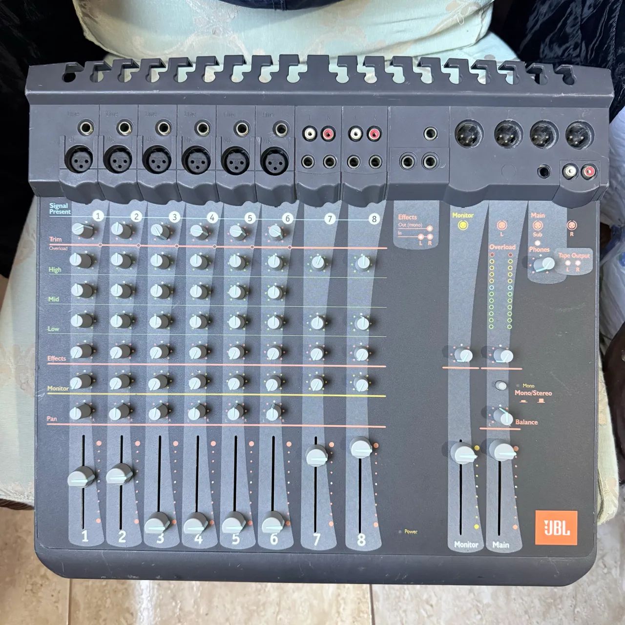Mesa de som JBL