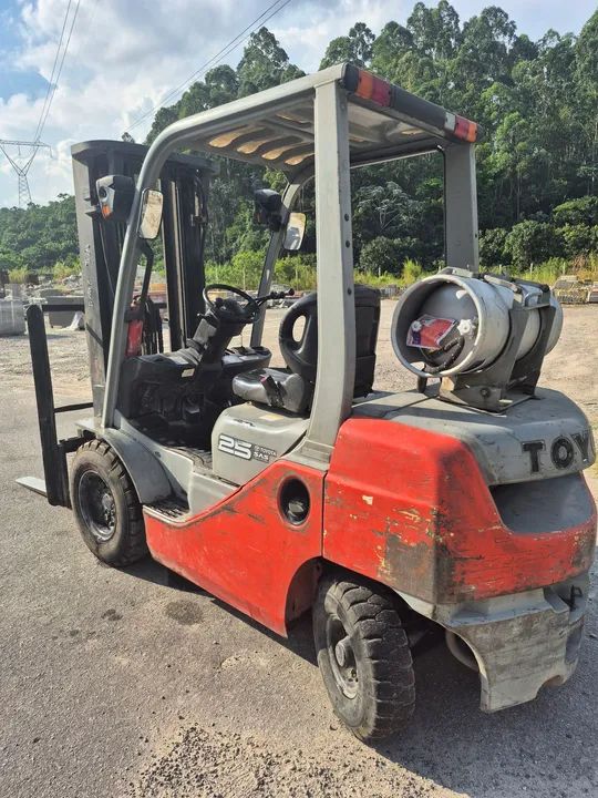 Empilhadeira Toyota 8FG25  - Foto 4