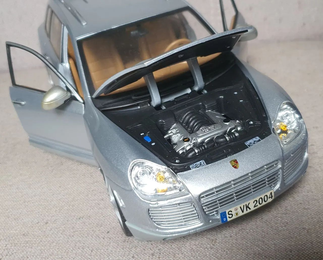 Porsche Cayenne Turbo Maisto 1:18 - Hobbies e coleções - Jardim