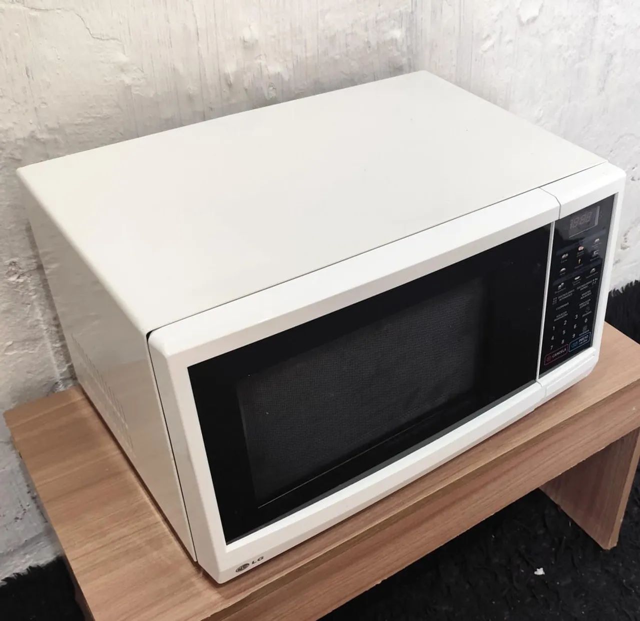 Micro-ondas LG branco em ótimo estado 28l (Garantia de 180 dias e entrega grátis) - Foto 2