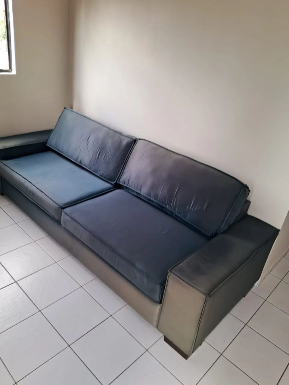 Sofá de 4 lugares espaçoso e confortável - Foto 2