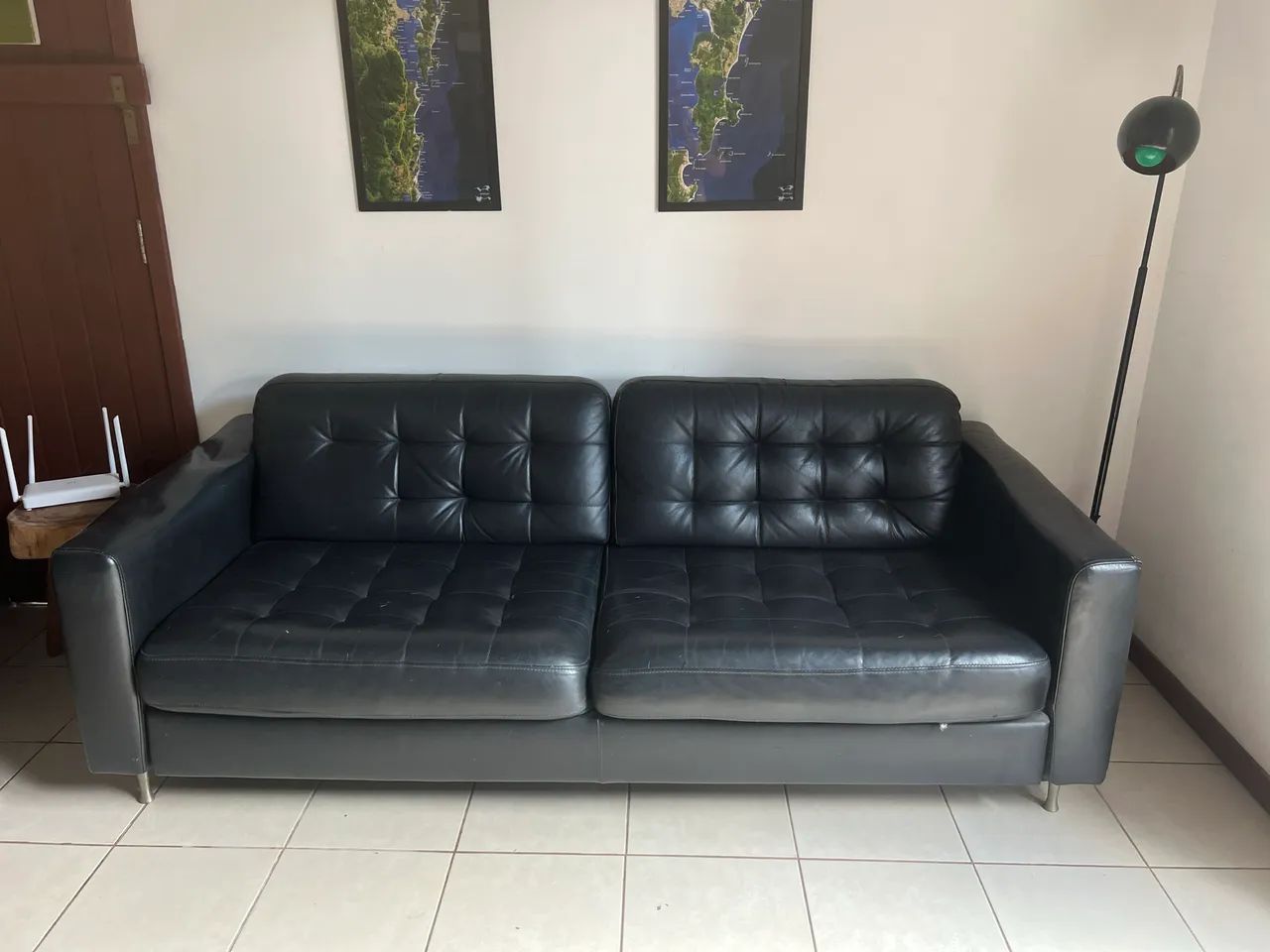 Sofá de couro preto