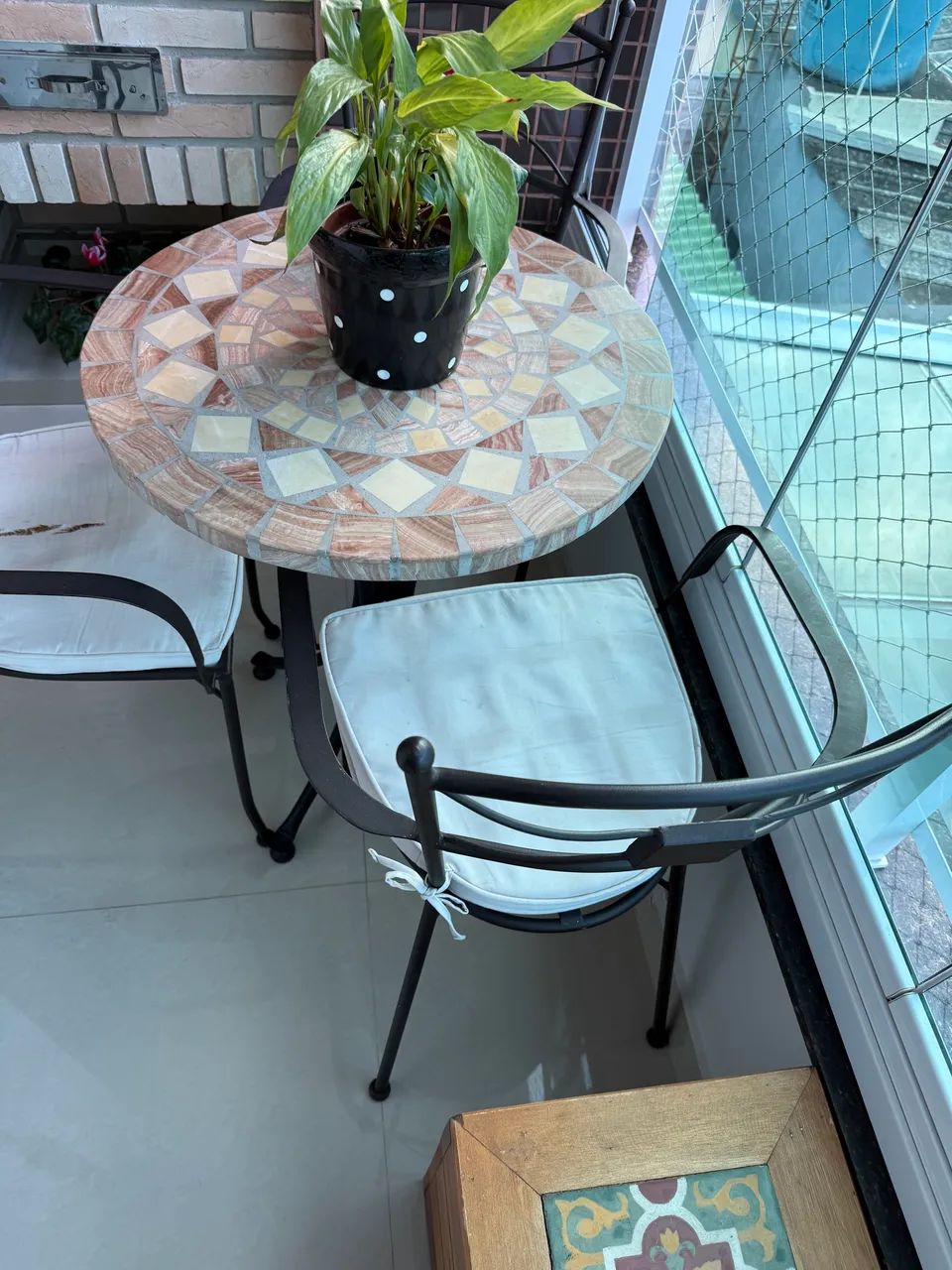 Mesa em pedra para varanda com 3 cadeiras 