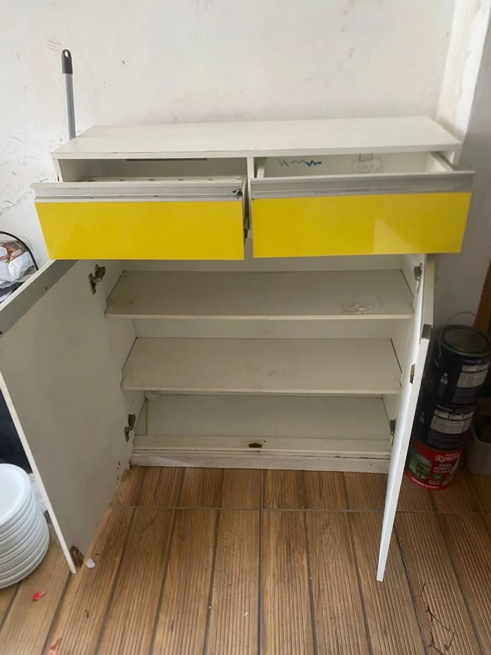 Balcão / Armário Multiuso com Gavetas - Branco com Amarelo - Foto 2