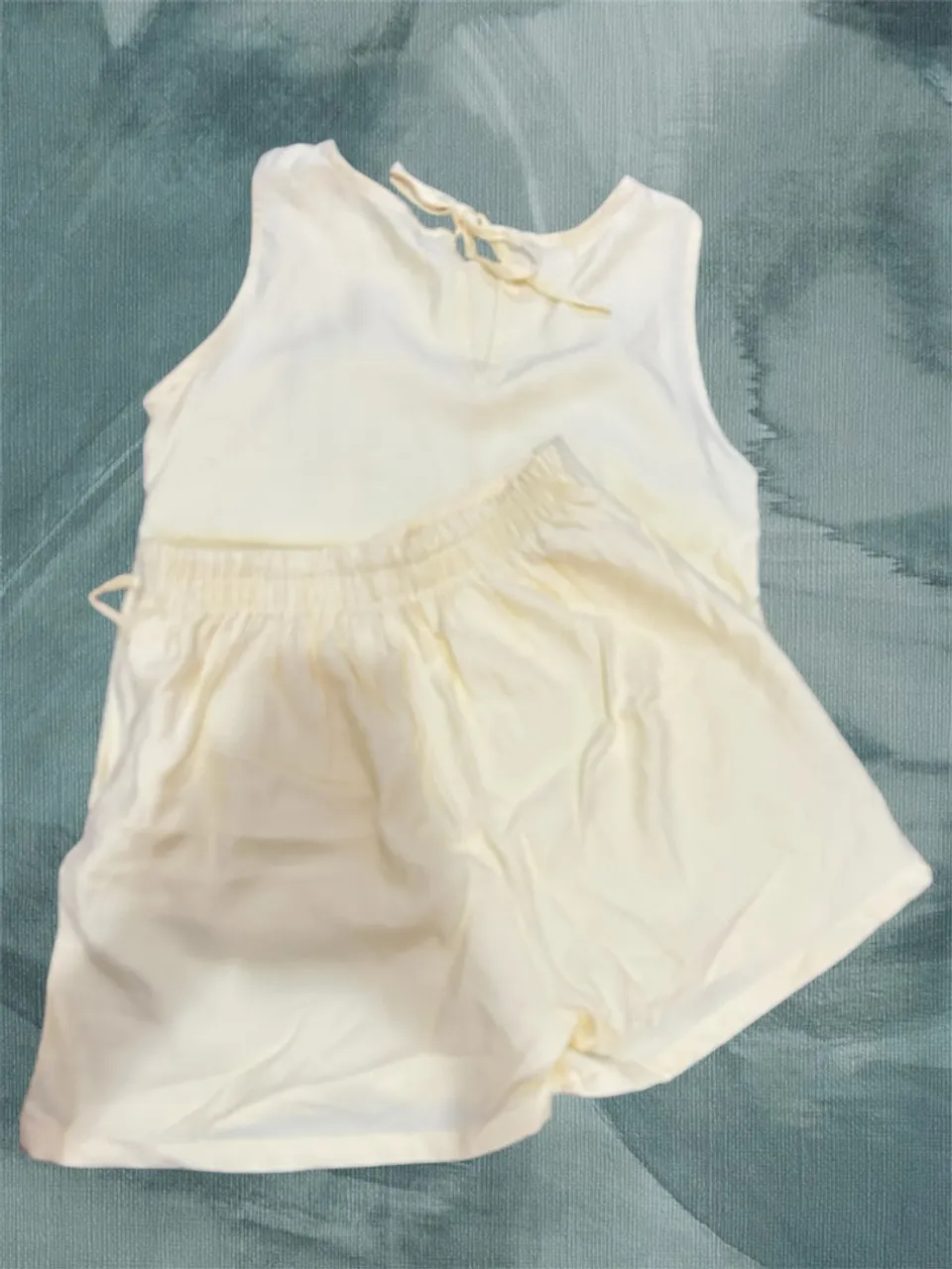 Conjunto amarelo Tamanho M , usado apenas uma vez !