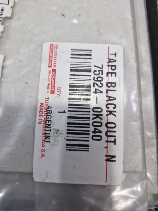 Adesivos porta dianteira direita e esquerda Toyota Hilux 2016 a 2020 Genuina  - Foto 2