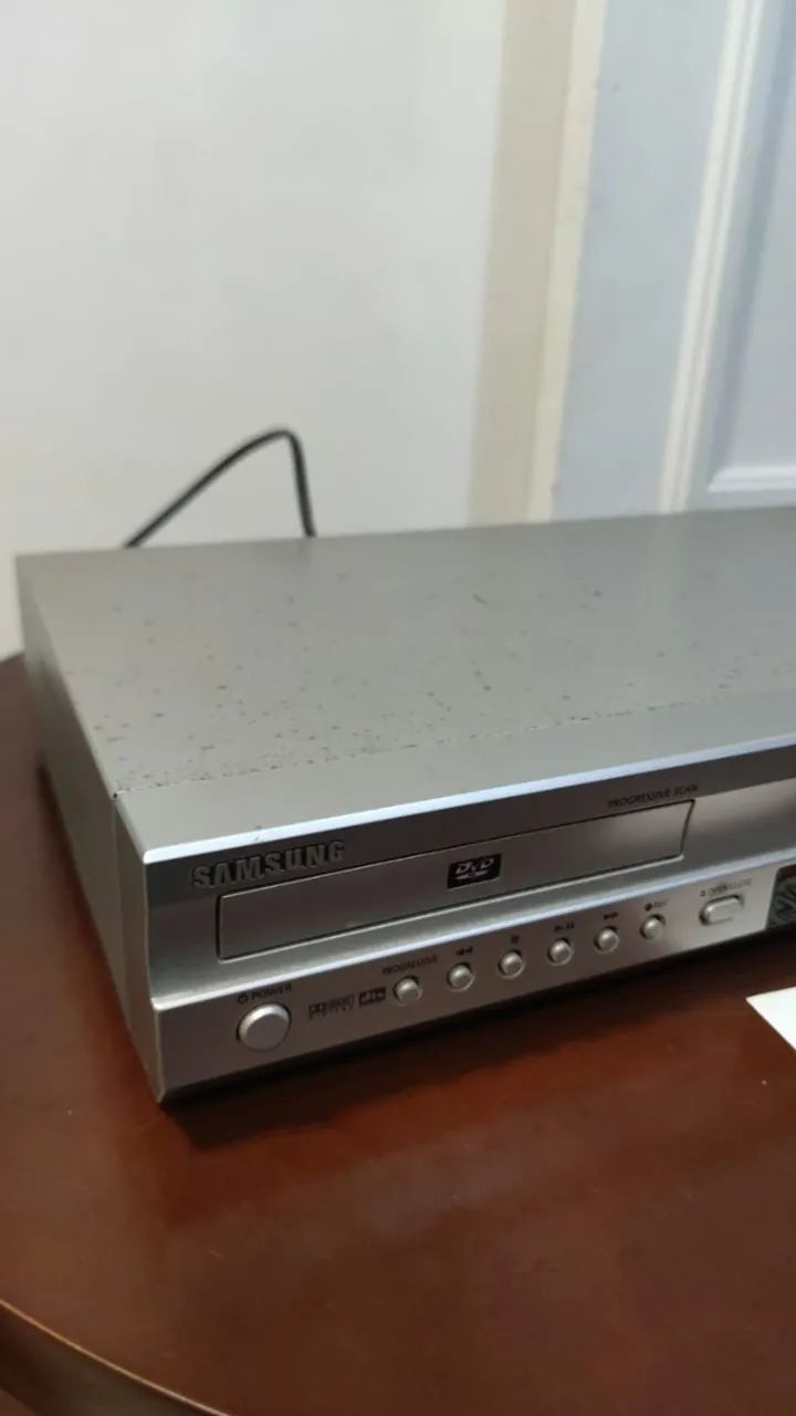 Player e Gravador de Vídeo DVD e VHS Samsung DVD-V4600M - Foto 4