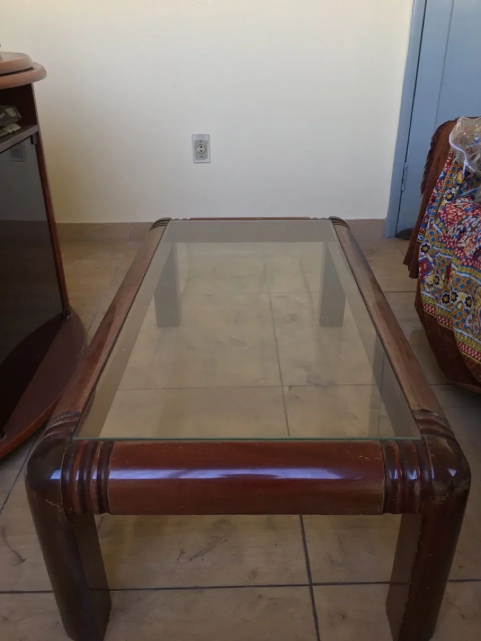 Mesa de centro de madeira e vidro - Foto 3