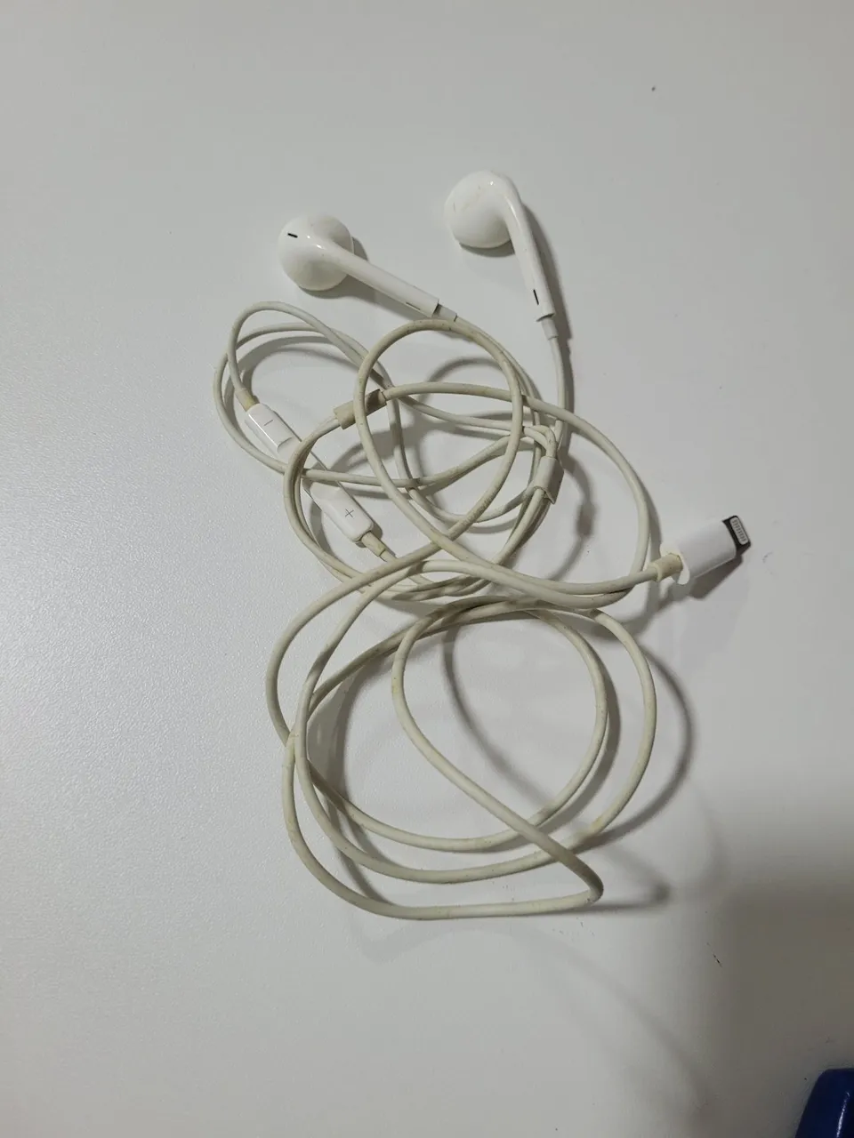 Fone de ouvido Apple EarPods com conector Lightning