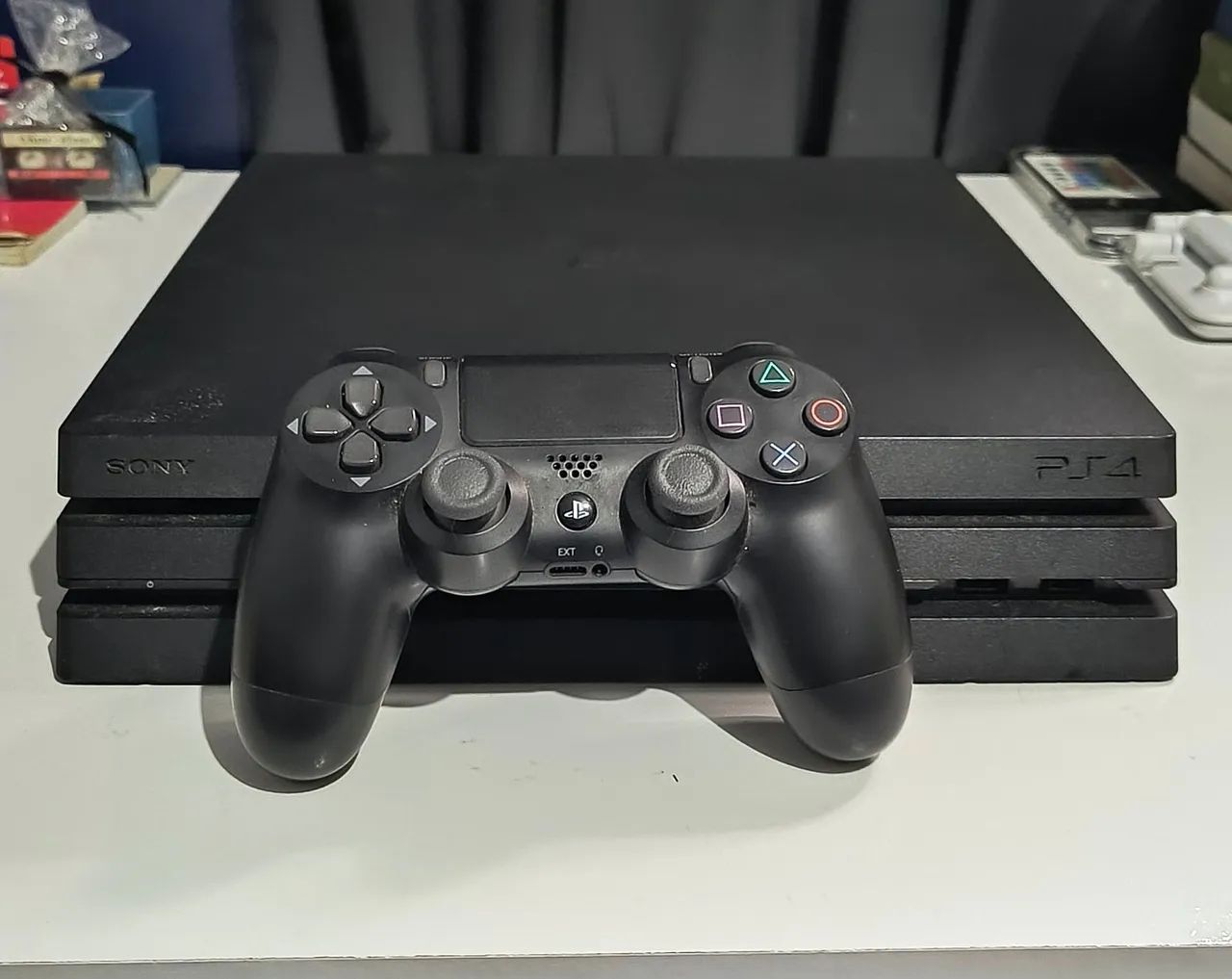 Console Playstation 4 Pro 1TB + 2 jogos - Foto 2