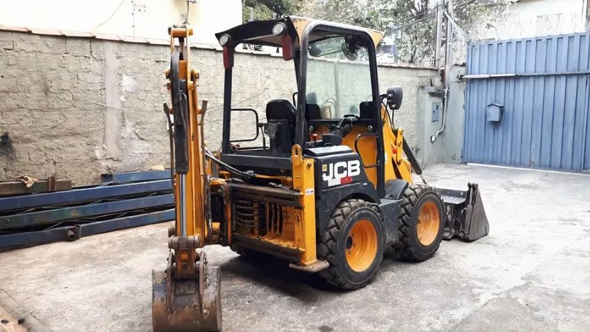  MINI RETROESCAVADEIRA JCB 1CX Ano 2013 - Foto 4