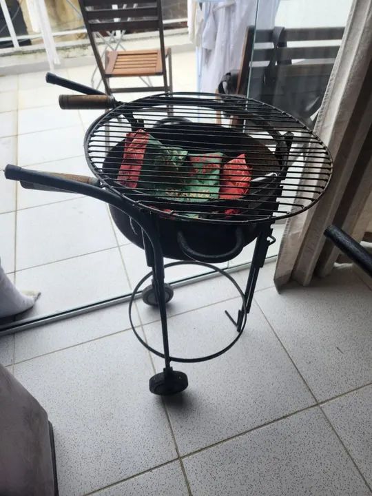 Churrasqueira de Ferro com Rodas - Foto 4