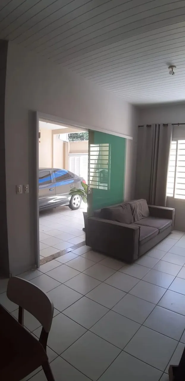 Casa no conj Planalto Uruguai na av. principal demolida e construída do zero com 3 Q sendo