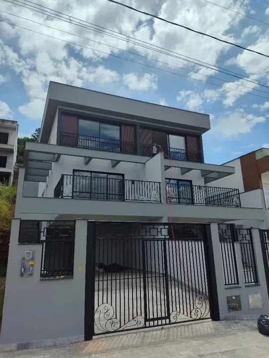 Sobrado para Venda em Palhoça, São Sebastião, 3 dormitórios, 1 suíte, 3 banheiros, 2 vagas