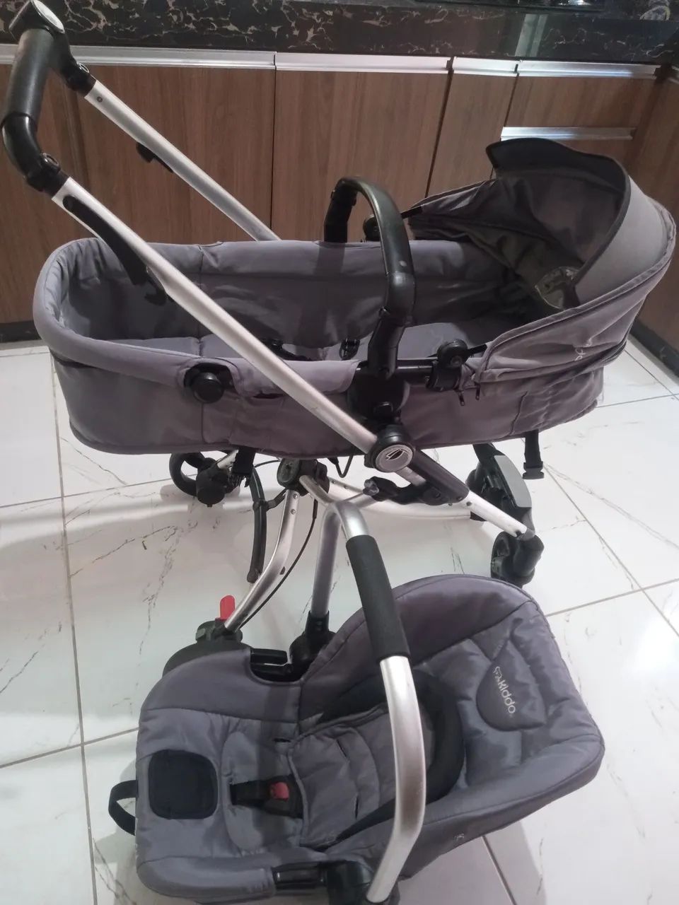 Carrinho de bebê Kiddo Eclipse 3 em 1 com Bebê conforto 