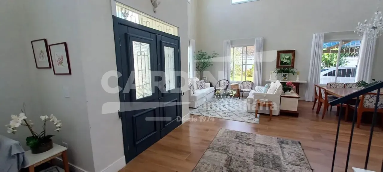 Casa de Condomínio com 5 Quartos e 7 banheiros à Venda, 366 m² por R$ 3.000.000.