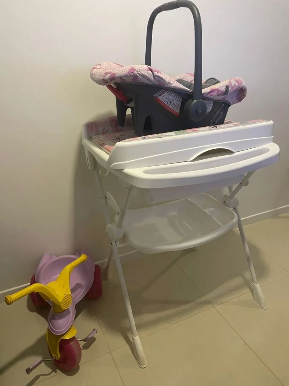 Kit Bebê: Trocador, Cadeira de Carro e Triciclo