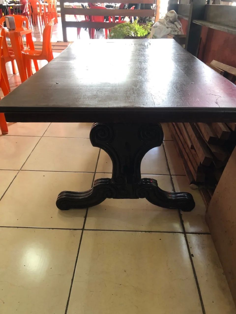 Mesa de jantar em madeira maciça - Foto 2