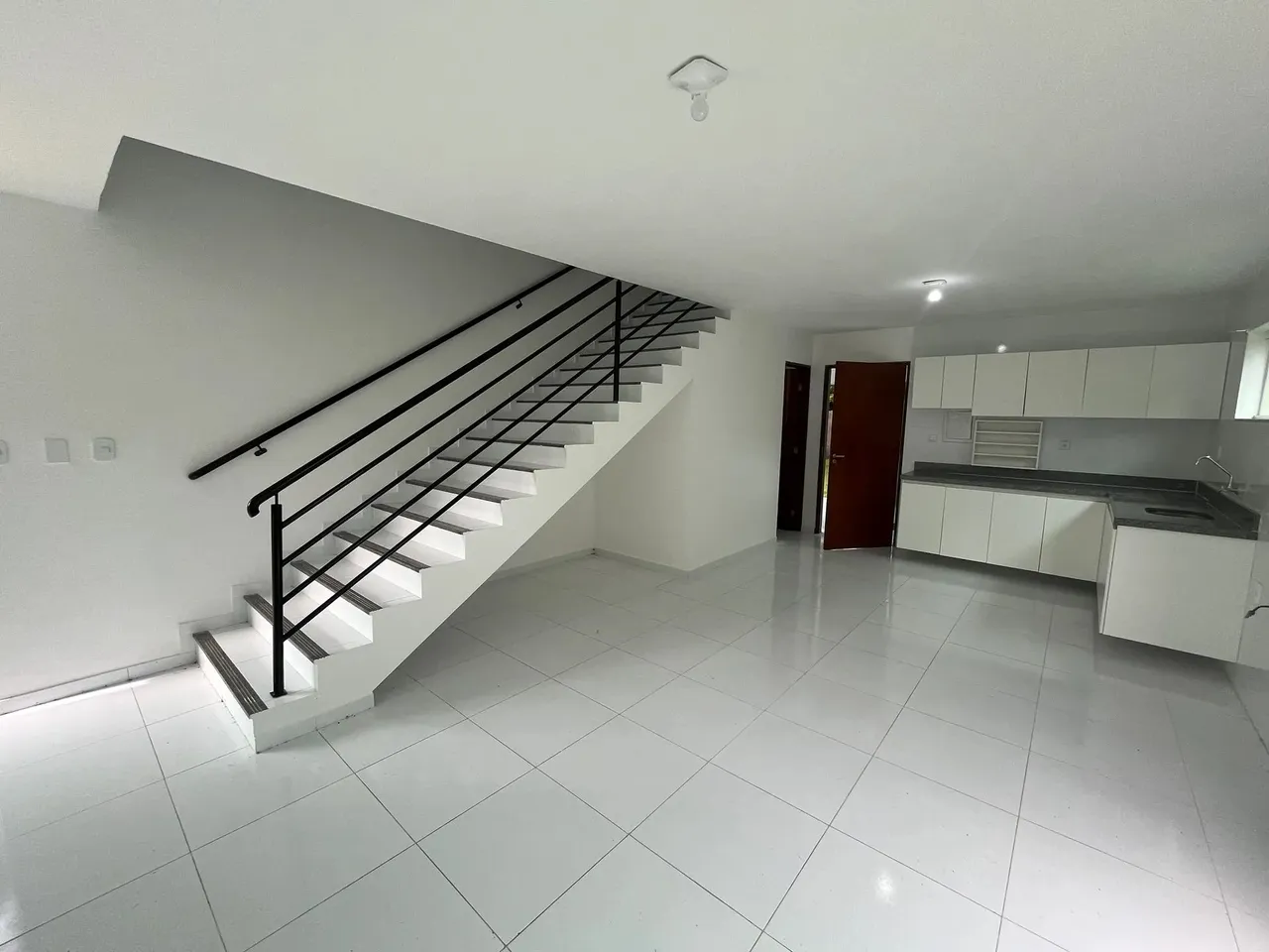 Alugo Casa 03qts 03 suites no Residencial Ficus