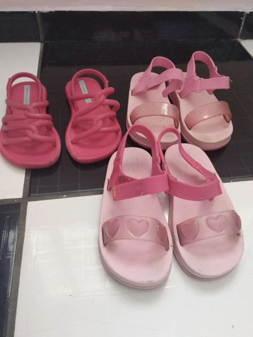 Sandálias infantis rosa com coração - tamanho 26