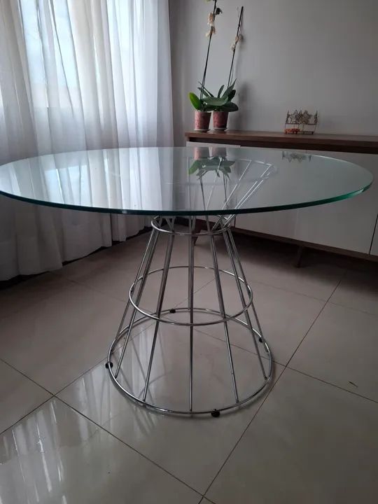 Mesa de Jantar de Vidro com Base de Metal