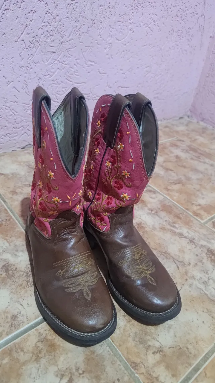 Botas Country Bordadas - Lindas e Estilosas!