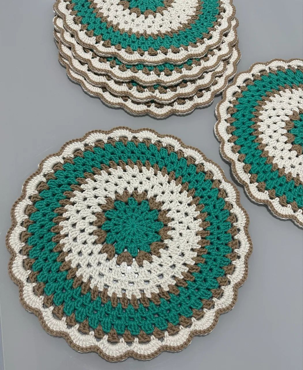Sousplat de crochê / mesa posta 64315479060739124
