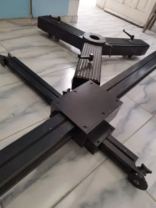 1 Tripé de coluna de studio para câmeras e filmadoras de grande porte - Foto 3