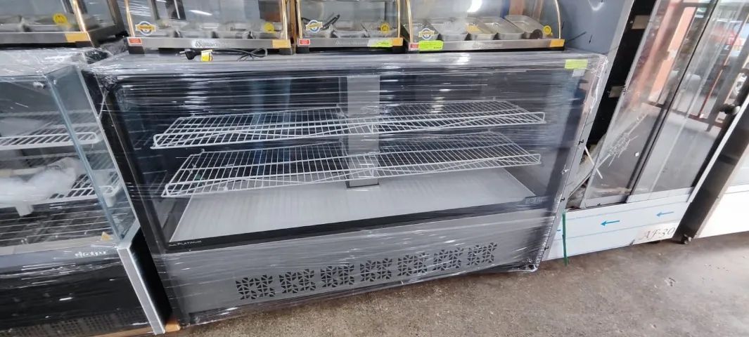 VITRINE CONFEITARIA 1.75M POLAR NOVA