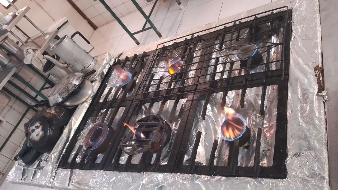 Limpeza e manutenção de fogão industrial fonos chapa e charbrolle - Foto 4
