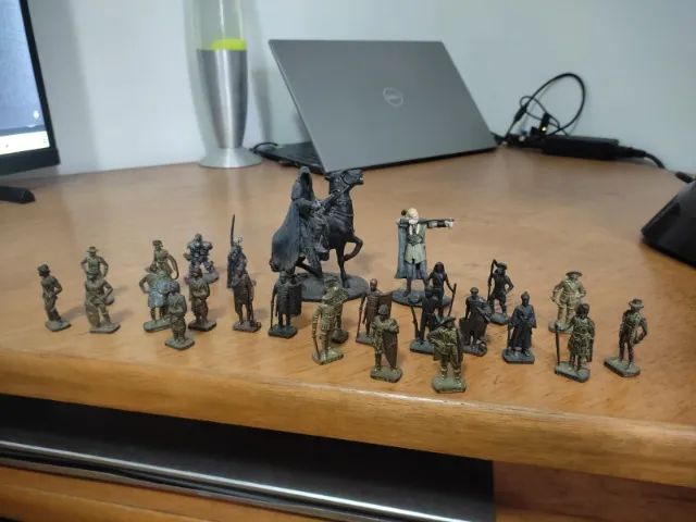 Miniaturas Eaglemoss da Marvel e DC Comics + miniaturas Kinder Ovo - Foto 2