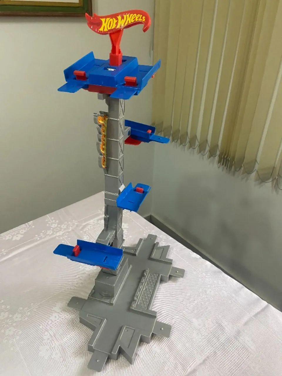 Hot Wheels Workshop Track Builder -Torre de lançamento com 5 pistas - Foto 2