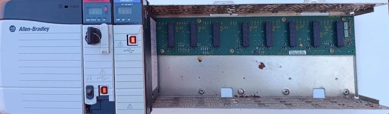 CLP Rockwell Controlador Allen-Bradley Logix5572S - Foto 2
